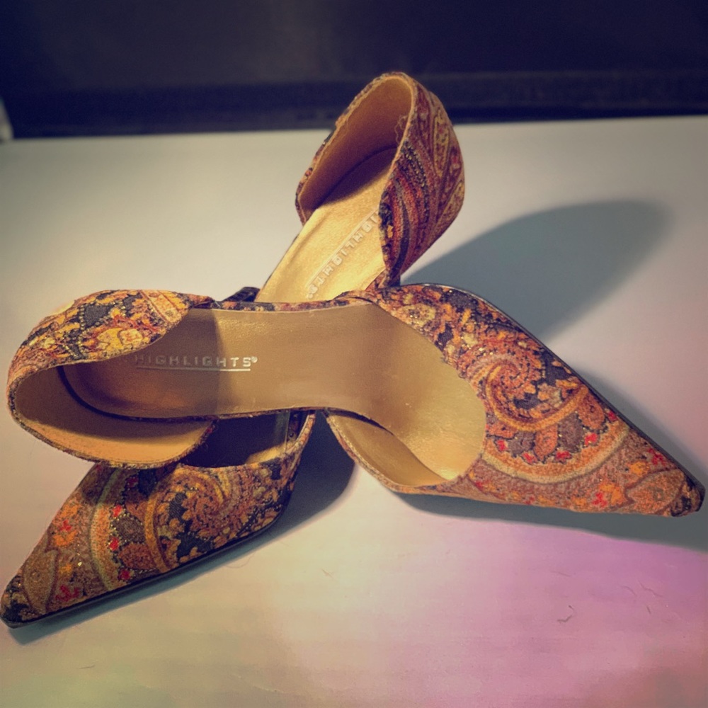 Beautiful & elegant paisley heels